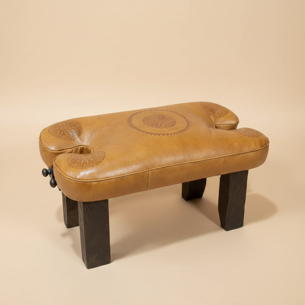 Tabouret chameau en cuir